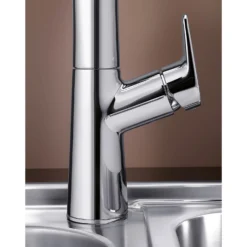 Blanco Avona-S Single Lever Chrome Mono Pull Out Kitchen Mixer Tap 6 Blanco Avona-S Single Lever Chrome Mono Pull Out Kitchen Mixer Tap -Vado Shop avona s chrome lifestyle close up