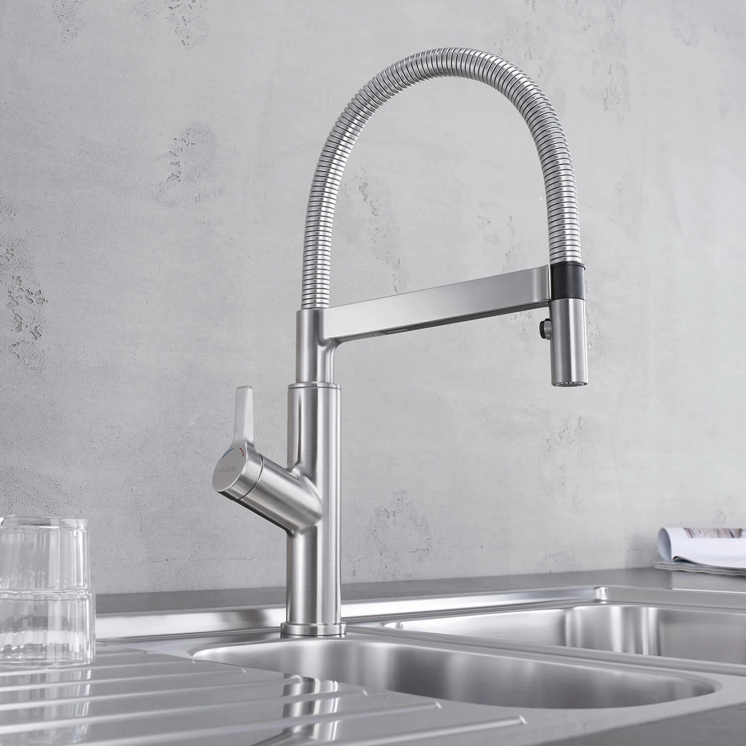 Blanco Solenta-S Semi-Professional Pull Out Kitchen Mixer Spray Tap - PVD Steel 2 Blanco Solenta-S Semi-Professional Pull Out Kitchen Mixer Spray Tap - PVD Steel - Image 2