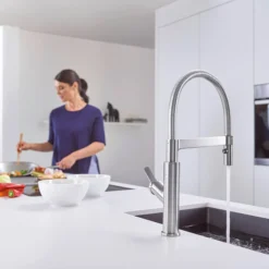 Blanco Solenta-S Semi-Professional Pull Out Kitchen Mixer Spray Tap - PVD Steel 25 Blanco Solenta-S Semi-Professional Pull Out Kitchen Mixer Spray Tap - PVD Steel -Vado Shop blanco solenta pull out tap steel lifestyle 2