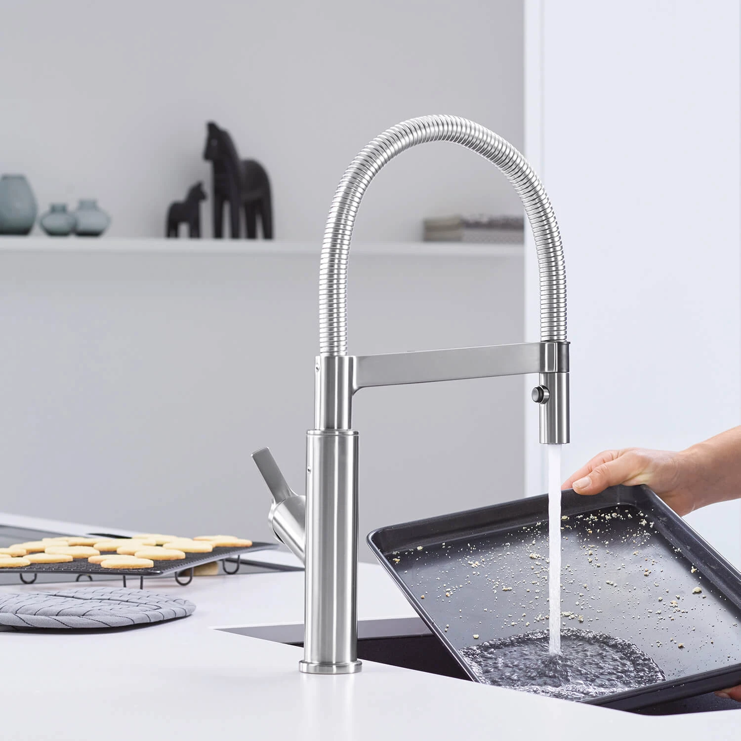 Blanco Solenta-S Semi-Professional Pull Out Kitchen Mixer Spray Tap - PVD Steel 11 Blanco Solenta-S Semi-Professional Pull Out Kitchen Mixer Spray Tap - PVD Steel - Image 11