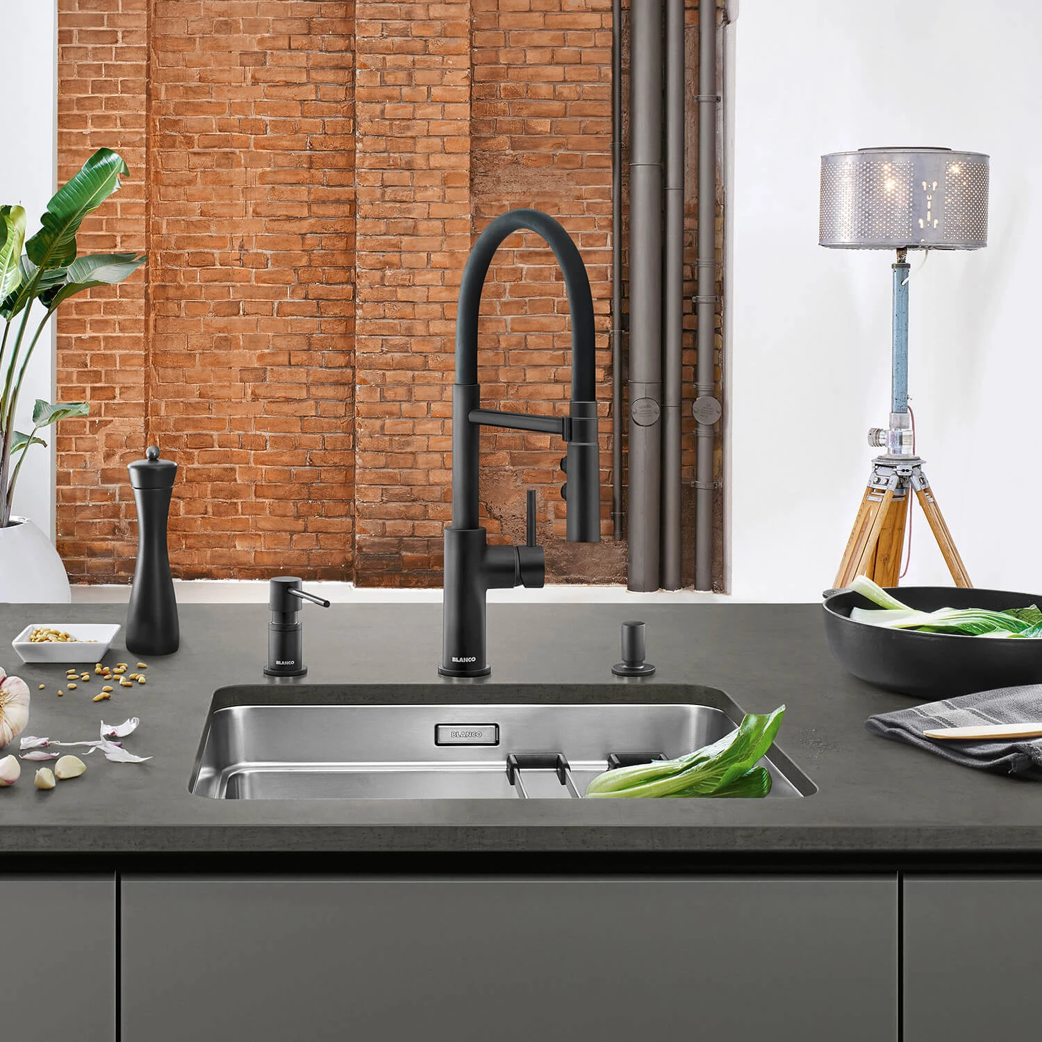 Blanco Catris-S Flexo Single Lever Pull Out Kitchen Mixer Tap With Dual Spray - Matt Black 9 Blanco Catris-S Flexo Single Lever Pull Out Kitchen Mixer Tap With Dual Spray - Matt Black - Image 9