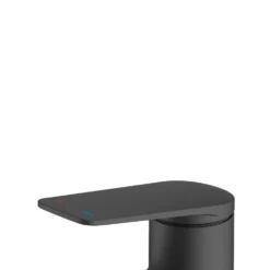 Clearwater Levant Single Lever Mono Pull Out Kitchen Mixer Tap - Brushed Brass -Vado Shop clearwater levant matt black mono pull out kitchen mixer closeup 2