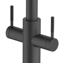 Clearwater Topaz Twin Lever Mono Pull Out Kitchen Mixer With Knurled Handles - Brushed Brass -Vado Shop clearwater topaz mono matt black pull out kitchen mixer closeup 2