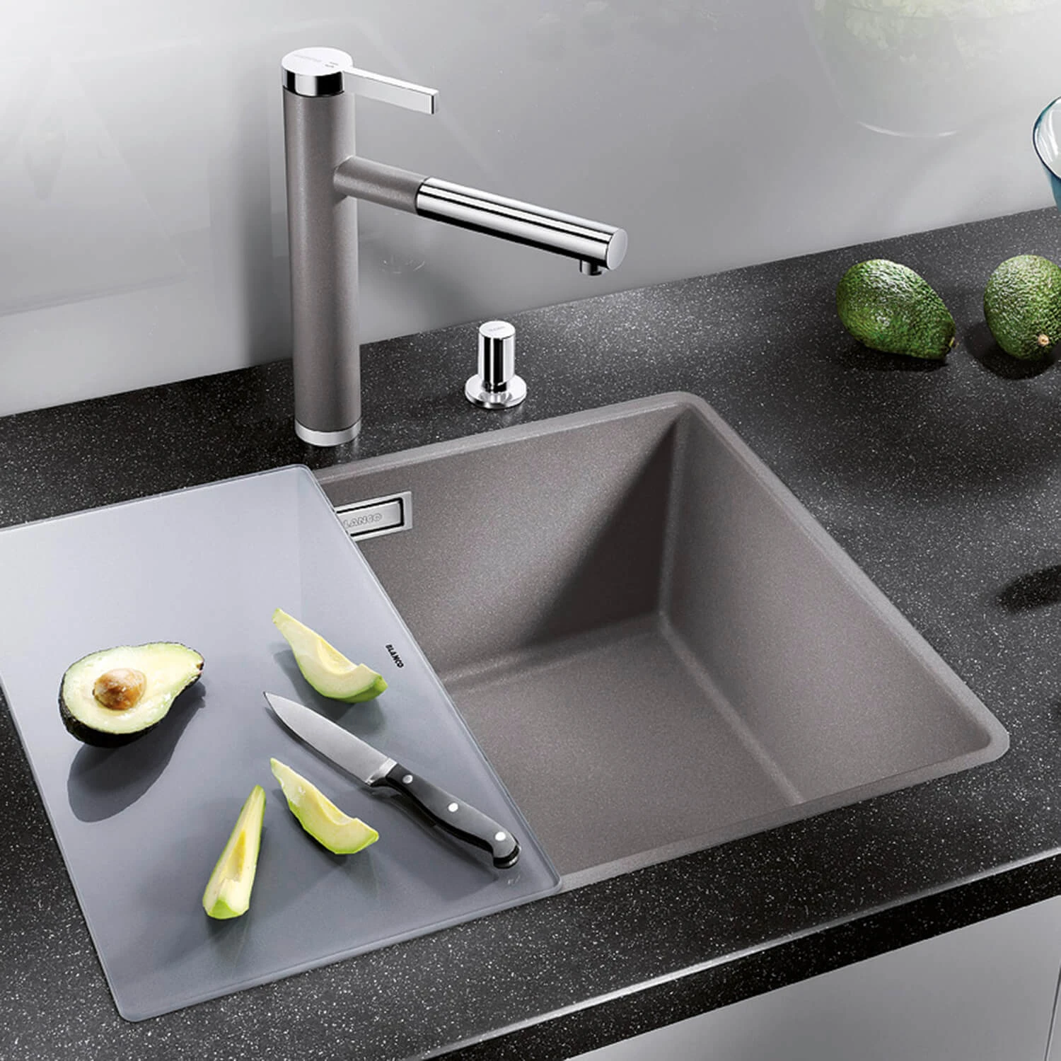 Blanco Linee-S Single Lever Pull Out Kitchen Mixer Tap - Alumetallic & Chrome 13 Blanco Linee-S Single Lever Pull Out Kitchen Mixer Tap - Alumetallic & Chrome - Image 13