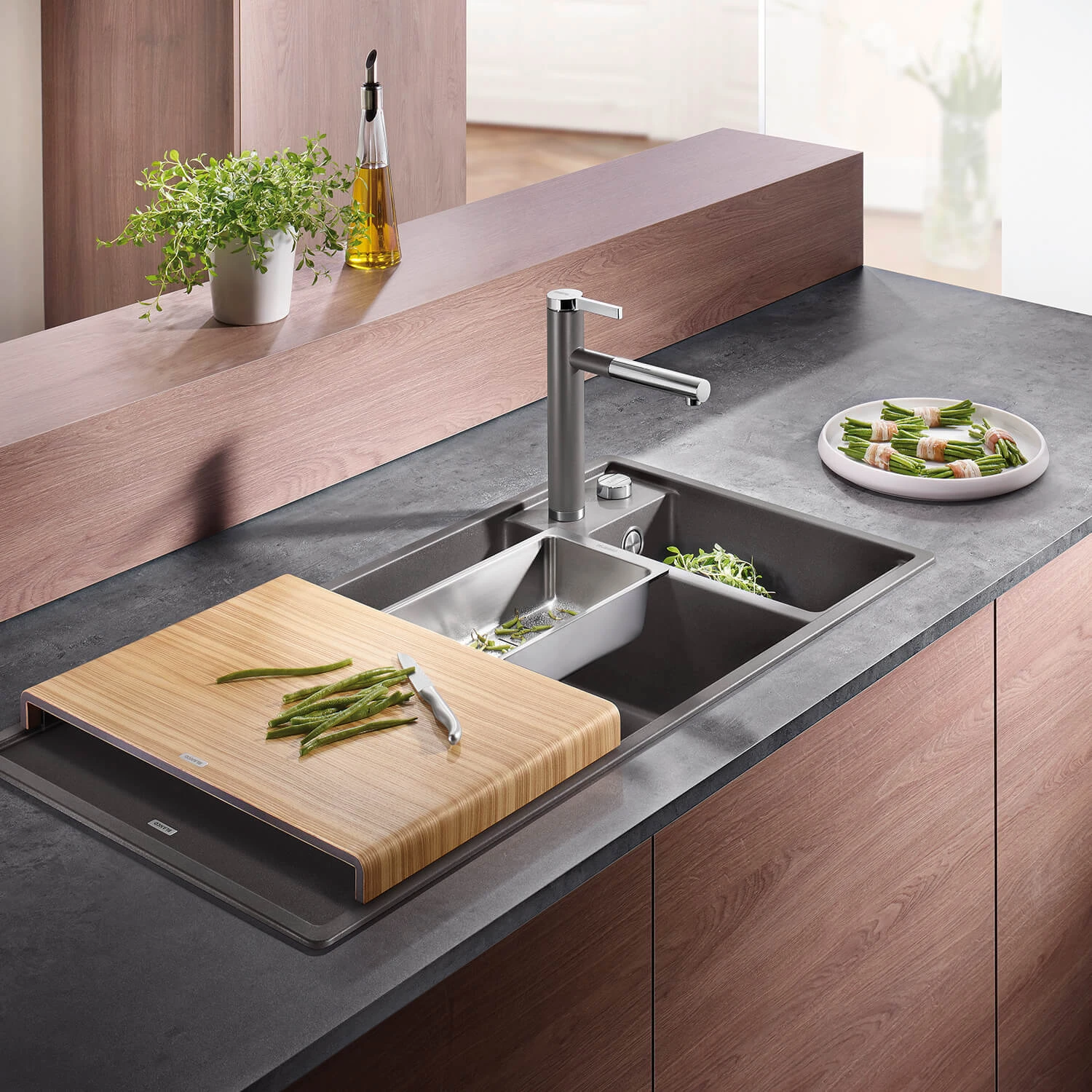 Blanco Linee-S Single Lever Pull Out Kitchen Mixer Tap - Alumetallic & Chrome 11 Blanco Linee-S Single Lever Pull Out Kitchen Mixer Tap - Alumetallic & Chrome - Image 11