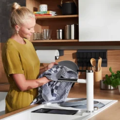 Blanco Linee-S Single Lever Pull Out Kitchen Mixer Tap - Alumetallic & Chrome 33 Blanco Linee-S Single Lever Pull Out Kitchen Mixer Tap - Alumetallic & Chrome -Vado Shop linee s white lifestyle 1